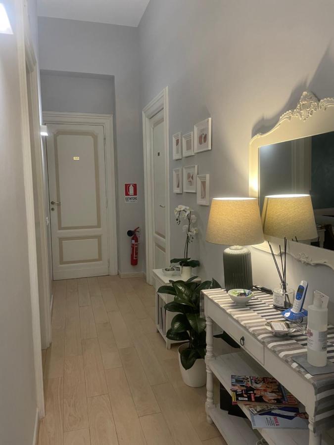 Ad Cavour Luxury Rooms - By Ad Roma Exteriör bild